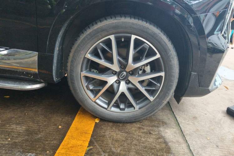 Used GAC Trumpchi GS8 2024 Dual-Motor Series 2.0TM Two-Wheel Drive Premium Edition Right Front Wheel Hub