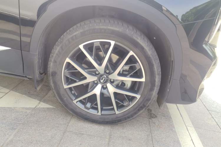 Used GAC Trumpchi GS8 2024 Linghang Series 2.0 TGDI Two-Wheel Drive Luxury Smart Connectivity Version Right Front Wheel Hub