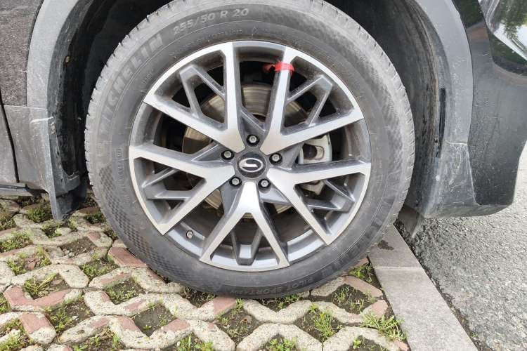 Used GAC Trumpchi GS8 2024 Linghang Series 2.0 TGDI Two-Wheel Drive Luxury Smart Connectivity Version Right Front Wheel Hub
