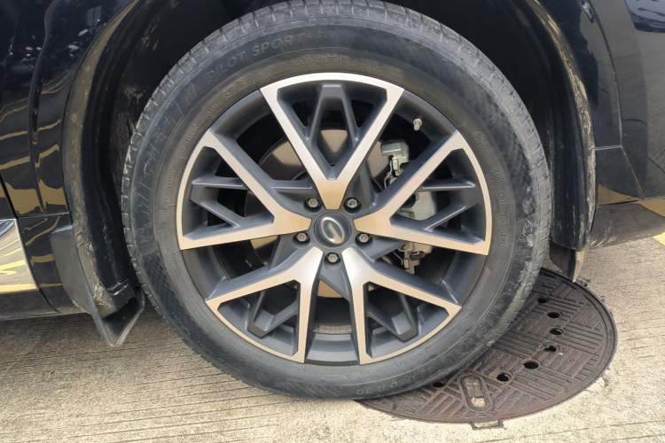 Used GAC Trumpchi GS8 2024 Dual-Motor Series 2.0TM Two-Wheel Drive Premium Edition Right Front Wheel Hub