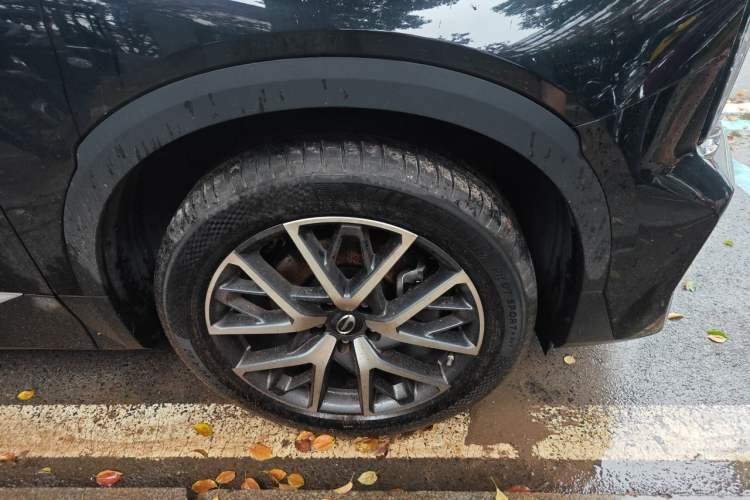 Used GAC Trumpchi GS8 2024 Linghang Series 2.0 TGDI Two-Wheel Drive Luxury Smart Connectivity Version Right Front Wheel Hub