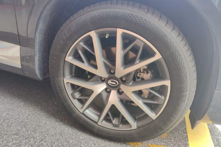Used GAC Trumpchi GS8 2024 Dual-Motor Series 2.0TM Two-Wheel Drive Premium Edition Right Front Wheel Hub