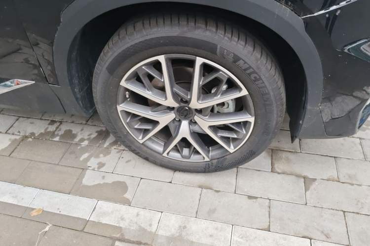 Used GAC Trumpchi GS8 2024 Linghang Series 2.0 TGDI Two-Wheel Drive Luxury Smart Connectivity Version Right Front Wheel Hub