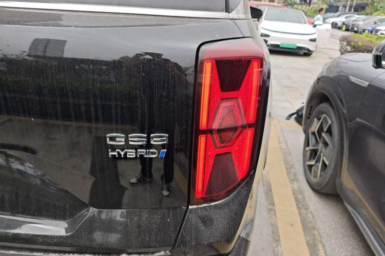 Used GAC Trumpchi GS8 2024 Dual-Motor Series 2.0TM Two-Wheel Drive Premium Edition Right Rear Taillight