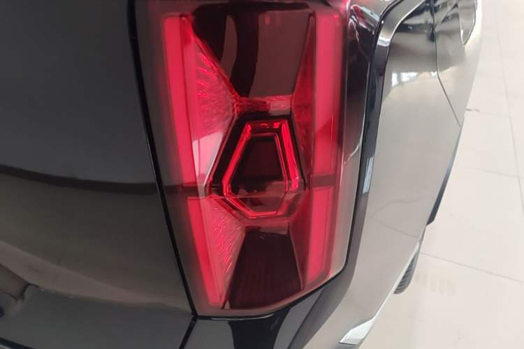 Used GAC Trumpchi GS8 2024 Linghang Series 2.0 TGDI Two-Wheel Drive Luxury Smart Connectivity Version Right Rear Taillight