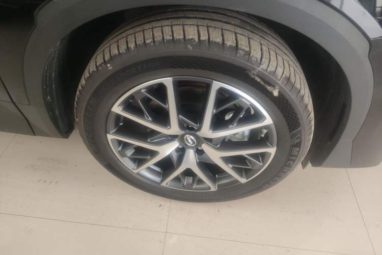 Used GAC Trumpchi GS8 2024 Linghang Series 2.0 TGDI Two-Wheel Drive Luxury Smart Connectivity Version Right Rear Wheel Hub