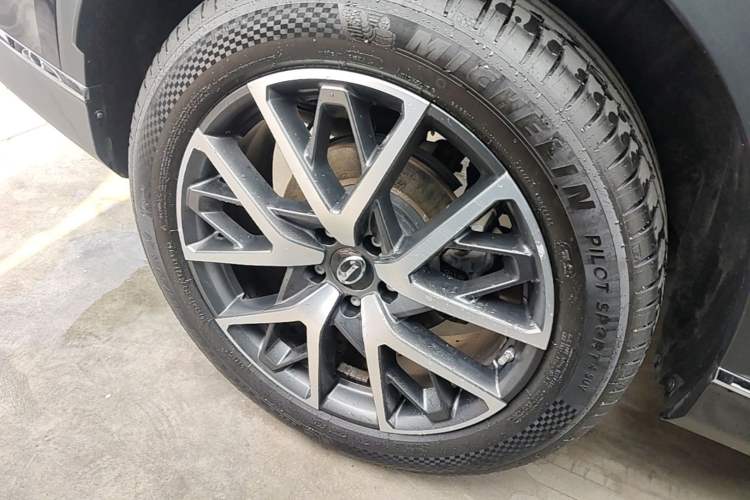 Used GAC Trumpchi GS8 2024 Linghang Series 2.0 TGDI Four-Wheel Drive Luxury Smart Connectivity Version Right Rear Wheel Hub
