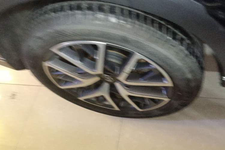 Used GAC Trumpchi GS8 2024 Linghang Series 2.0 TGDI Two-Wheel Drive Luxury Smart Connectivity Version Right Rear Wheel Hub