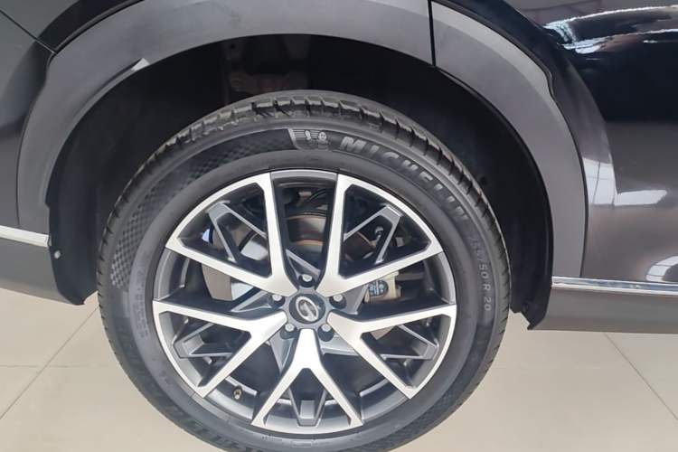 Used GAC Trumpchi GS8 2024 Linghang Series 2.0 TGDI Two-Wheel Drive Luxury Smart Connectivity Version Right Rear Wheel Hub