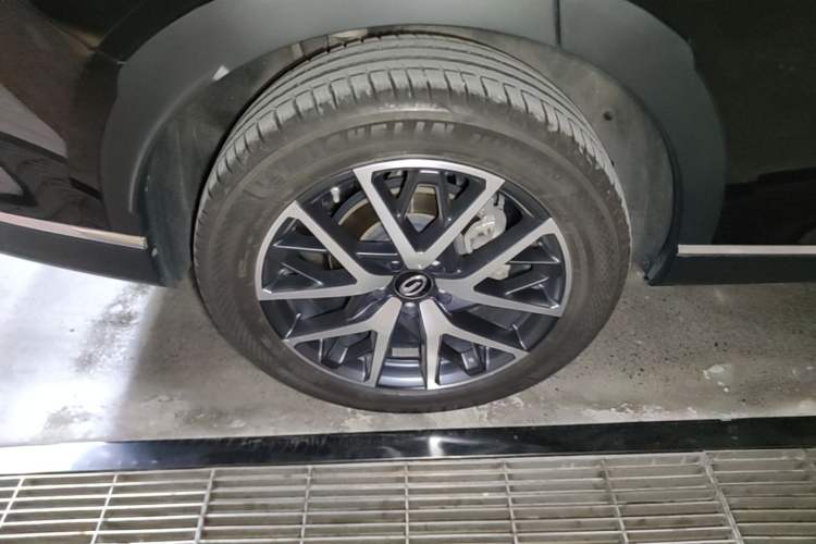 Used GAC Trumpchi GS8 2024 Linghang Series 2.0 TGDI Four-Wheel Drive Luxury Smart Connectivity Version Right Rear Wheel Hub