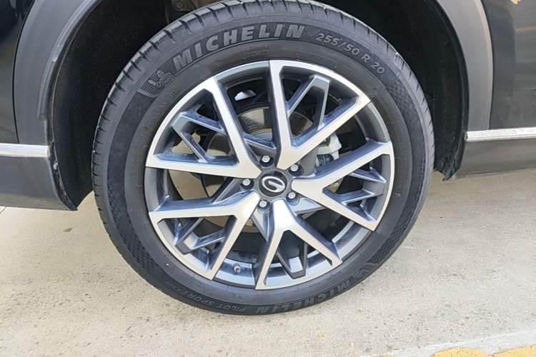 Used GAC Trumpchi GS8 2024 Linghang Series 2.0 TGDI Two-Wheel Drive Luxury Smart Connectivity Version Right Rear Wheel Hub