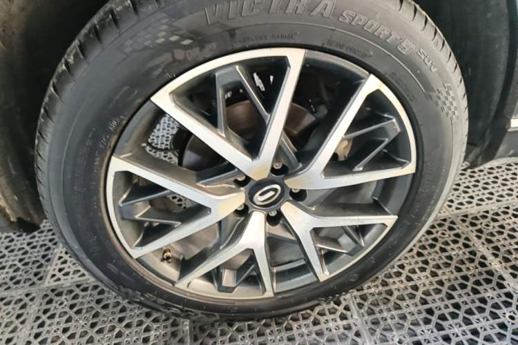Used GAC Trumpchi GS8 2024 Linghang Series 2.0 TGDI Four-Wheel Drive Luxury Smart Connectivity Version Right Rear Wheel Hub