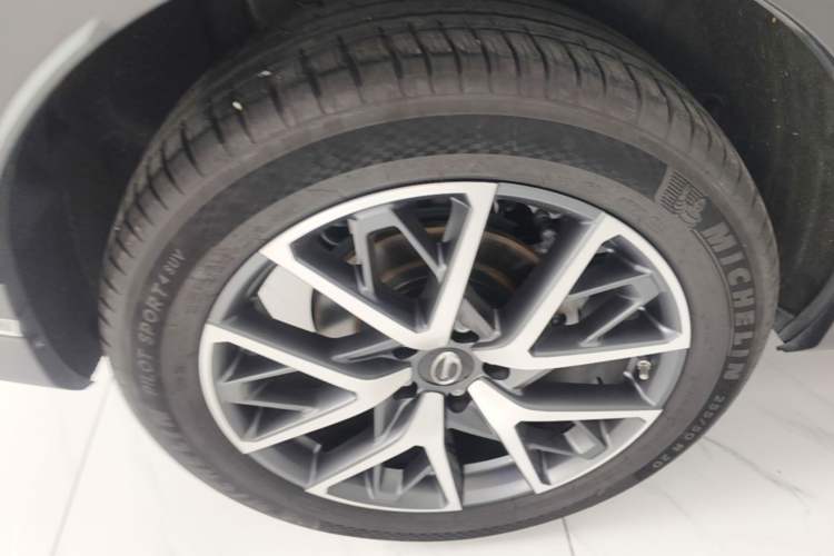 Used GAC Trumpchi GS8 2024 Linghang Series 2.0 TGDI Two-Wheel Drive Luxury Smart Connectivity Version Right Rear Wheel Hub