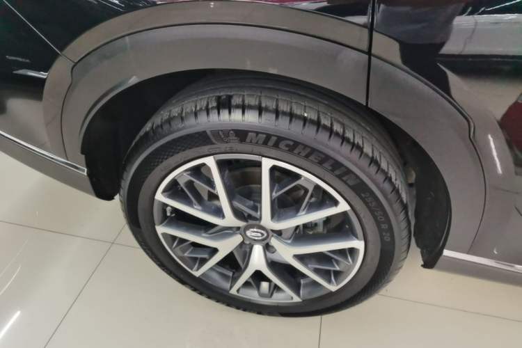 Used GAC Trumpchi GS8 2024 Linghang Series 2.0 TGDI Two-Wheel Drive Luxury Smart Connectivity Version Right Rear Wheel Hub