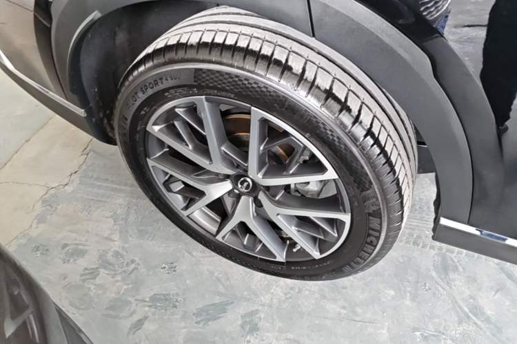 Used GAC Trumpchi GS8 2024 Linghang Series 2.0 TGDI Two-Wheel Drive Luxury Smart Connectivity Version Right Rear Wheel Hub