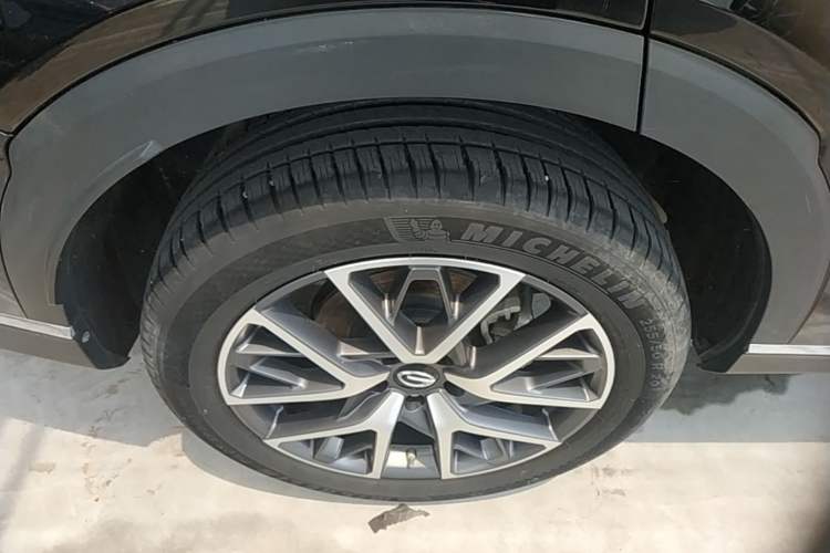 Used GAC Trumpchi GS8 2024 Linghang Series 2.0 TGDI Two-Wheel Drive Luxury Smart Connectivity Version Right Rear Wheel Hub