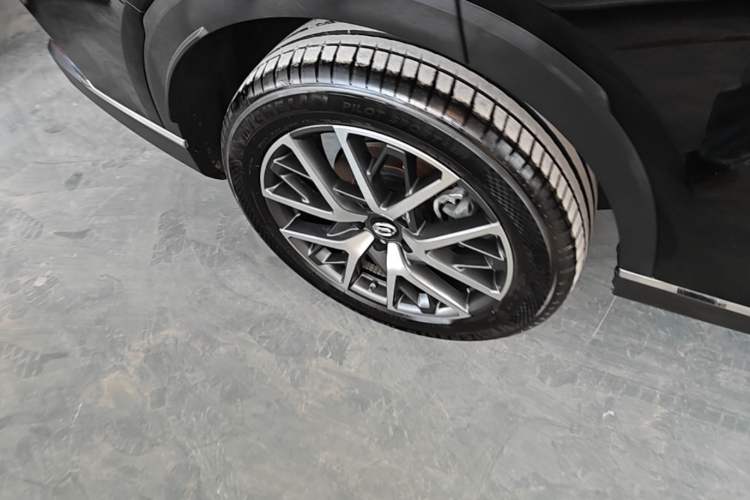 Used GAC Trumpchi GS8 2024 Linghang Series 2.0 TGDI Two-Wheel Drive Luxury Smart Connectivity Version Right Rear Wheel Hub