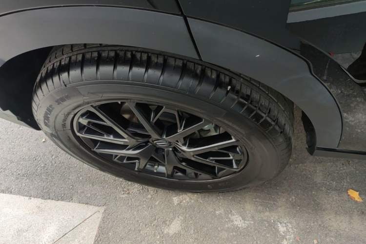 Used GAC Trumpchi GS8 2024 Linghang Series 2.0 TGDI Two-Wheel Drive Luxury Smart Connectivity Version Right Rear Wheel Hub