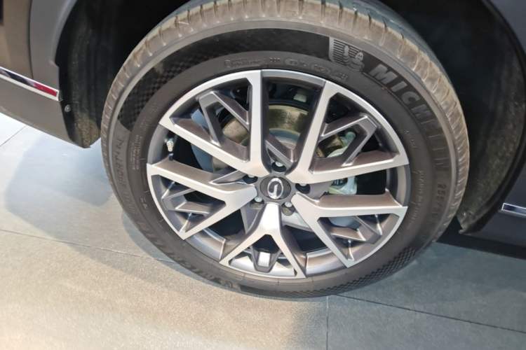 Used GAC Trumpchi GS8 2024 Linghang Series 2.0 TGDI Two-Wheel Drive Luxury Smart Connectivity Version Right Rear Wheel Hub