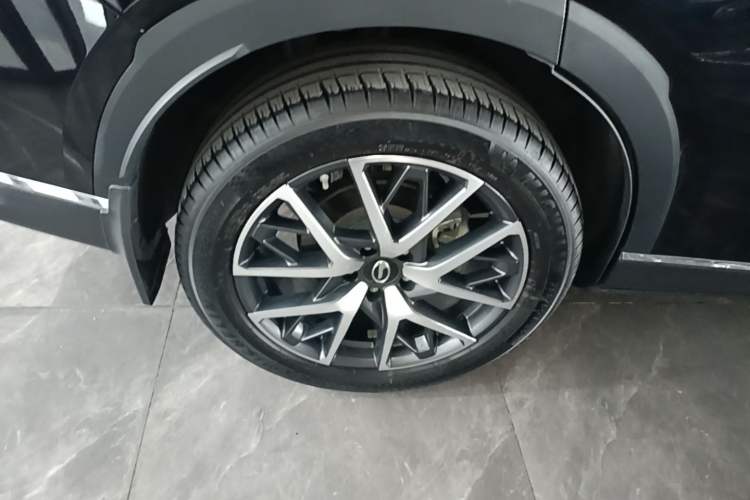 Used GAC Trumpchi GS8 2024 Linghang Series 2.0 TGDI Four-Wheel Drive Luxury Smart Connectivity Version Right Rear Wheel Hub