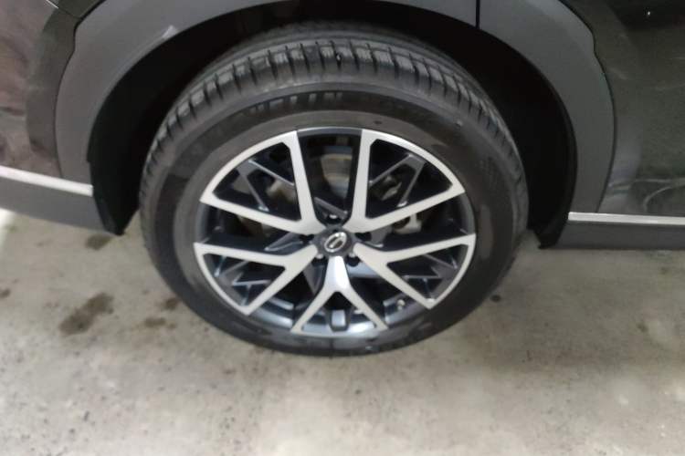 Used GAC Trumpchi GS8 2024 Linghang Series 2.0 TGDI Four-Wheel Drive Luxury Smart Connectivity Version Right Rear Wheel Hub