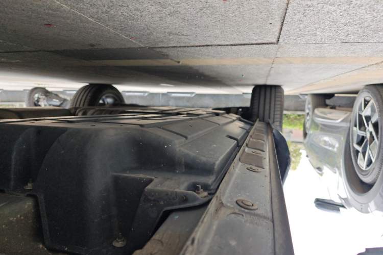 Used GAC Trumpchi GS8 2024 Dual-Motor Series 2.0TM Two-Wheel Drive Premium Edition Right Side Sill