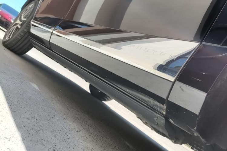Used GAC Trumpchi GS8 2024 Dual-Motor Series 2.0TM Two-Wheel Drive Premium Edition Right Side Sill