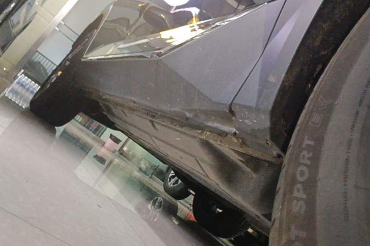 Used GAC Trumpchi GS8 2024 Linghang Series 2.0 TGDI Two-Wheel Drive Luxury Smart Connectivity Version Right Side Sill