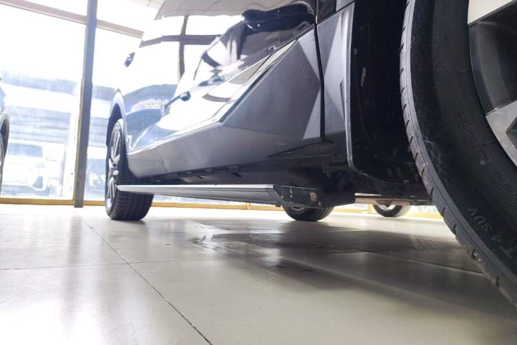 Used GAC Trumpchi GS8 2024 Linghang Series 2.0 TGDI Two-Wheel Drive Luxury Smart Connectivity Version Right Side Sill