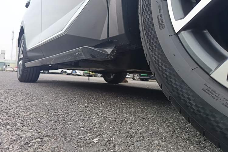 Used GAC Trumpchi GS8 2024 Linghang Series 2.0 TGDI Two-Wheel Drive Luxury Smart Connectivity Version Right Side Sill