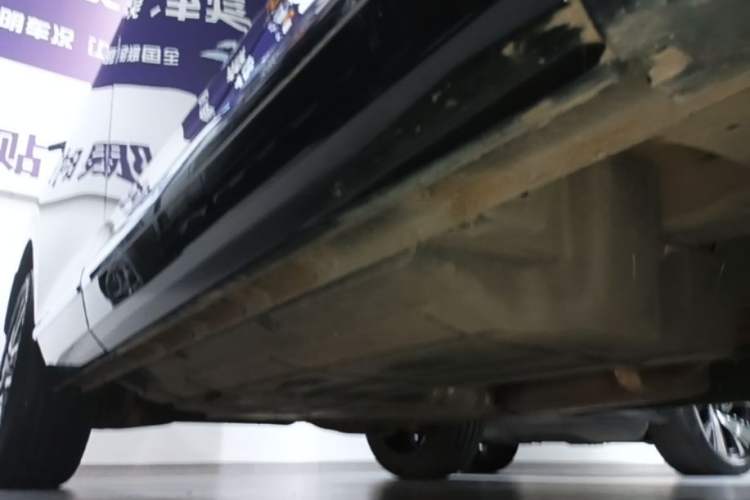 Used GAC Trumpchi GS8 2024 Dual-Motor Series 2.0TM Two-Wheel Drive Premium Edition Right Side Sill
