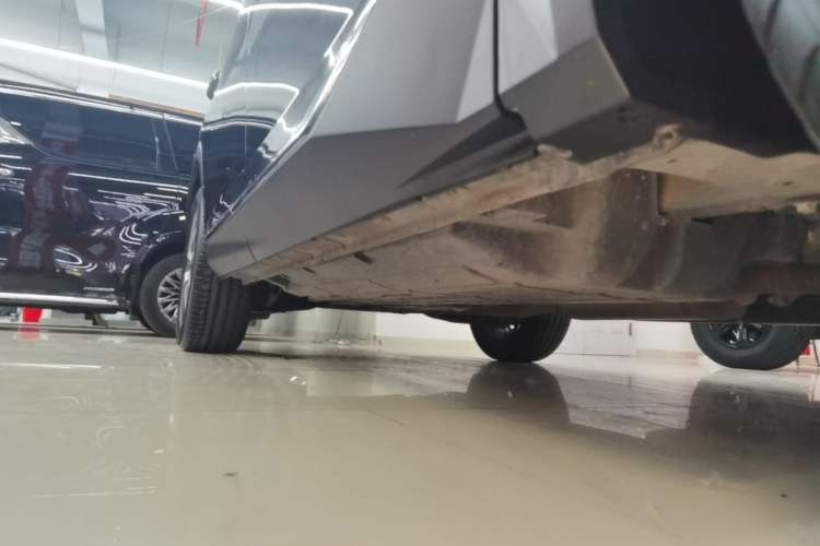 Used GAC Trumpchi GS8 2024 Linghang Series 2.0 TGDI Two-Wheel Drive Luxury Smart Connectivity Version Right Side Sill