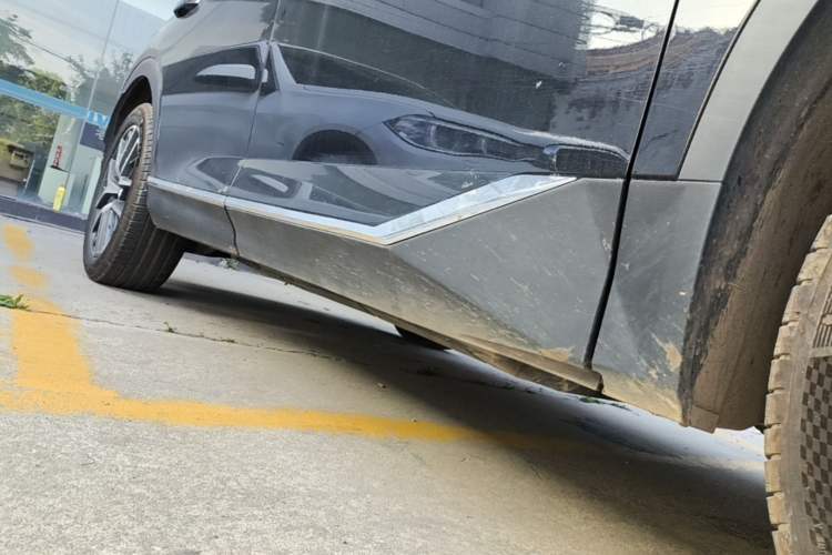 Used GAC Trumpchi GS8 2024 Linghang Series 2.0 TGDI Two-Wheel Drive Luxury Smart Connectivity Version Right Side Sill