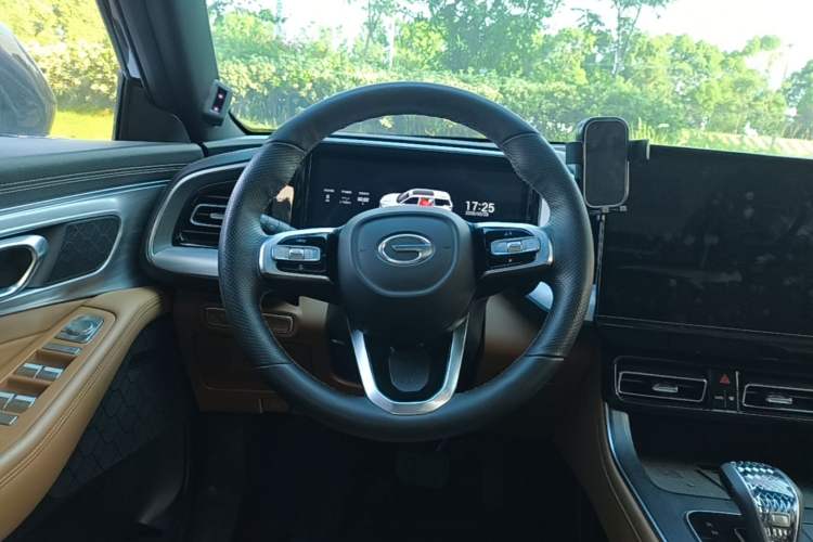 Used GAC Trumpchi GS8 2024 Linghang Series 2.0 TGDI Two-Wheel Drive Luxury Smart Connectivity Version Steering Wheel