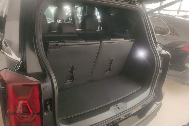Used GAC Trumpchi GS8 2024 Linghang Series 2.0 TGDI Two-Wheel Drive Luxury Smart Connectivity Version Trunk