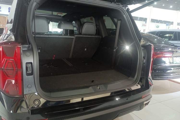 Used GAC Trumpchi GS8 2024 Linghang Series 2.0 TGDI Two-Wheel Drive Luxury Smart Connectivity Version Trunk