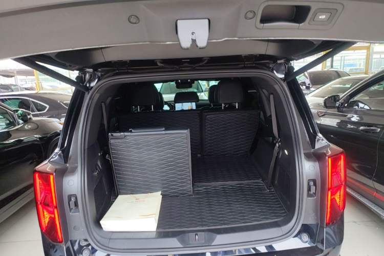 Used GAC Trumpchi GS8 2024 Linghang Series 2.0 TGDI Two-Wheel Drive Luxury Smart Connectivity Version Trunk