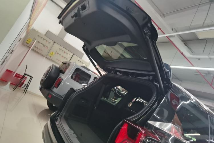 Used GAC Trumpchi GS8 2024 Linghang Series 2.0 TGDI Two-Wheel Drive Luxury Smart Connectivity Version Trunk