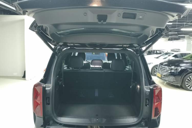 Used GAC Trumpchi GS8 2024 Linghang Series 2.0 TGDI Two-Wheel Drive Luxury Smart Connectivity Version Trunk