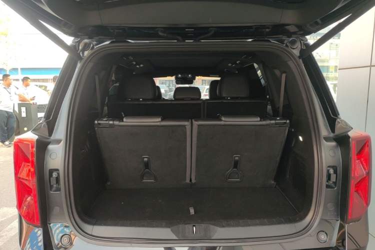 Used GAC Trumpchi GS8 2024 Linghang Series 2.0 TGDI Two-Wheel Drive Luxury Smart Connectivity Version Trunk