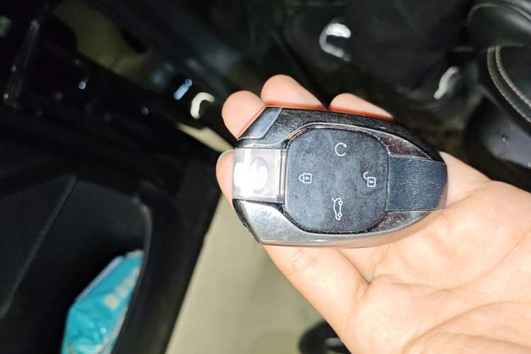 Used GAC Trumpchi GS8 2024 Linghang Series 2.0 TGDI Two-Wheel Drive Luxury Smart Connectivity Version Vehicle Key