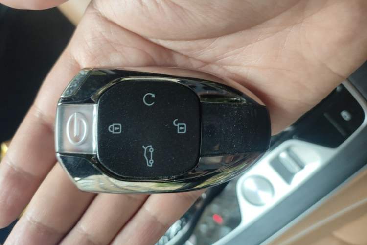 Used GAC Trumpchi GS8 2024 Linghang Series 2.0 TGDI Two-Wheel Drive Luxury Smart Connectivity Version Vehicle Key