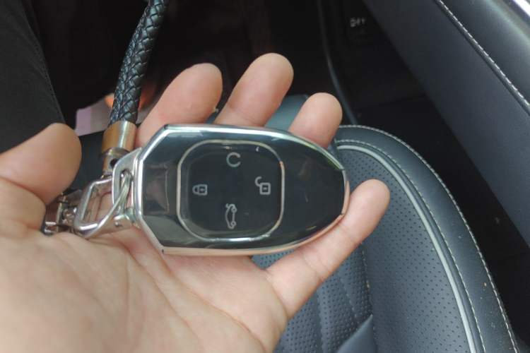 Used GAC Trumpchi GS8 2024 Linghang Series 2.0 TGDI Two-Wheel Drive Luxury Smart Connectivity Version Vehicle Key