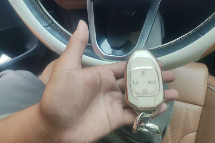 Used GAC Trumpchi GS8 2024 Linghang Series 2.0 TGDI Two-Wheel Drive Luxury Smart Connectivity Version Vehicle Key