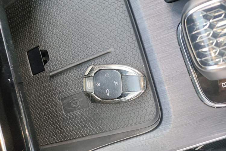 Used GAC Trumpchi GS8 2024 Linghang Series 2.0 TGDI Two-Wheel Drive Luxury Smart Connectivity Version Vehicle Key