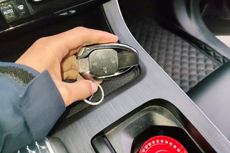Used GAC Trumpchi GS8 2024 Linghang Series 2.0 TGDI Two-Wheel Drive Luxury Smart Connectivity Version Vehicle Key
