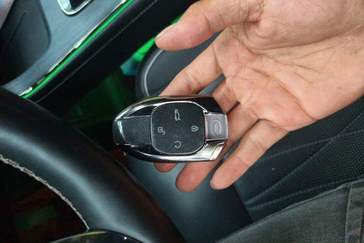 Used GAC Trumpchi GS8 2024 Dual-Motor Series 2.0TM Two-Wheel Drive Premium Edition Vehicle Key