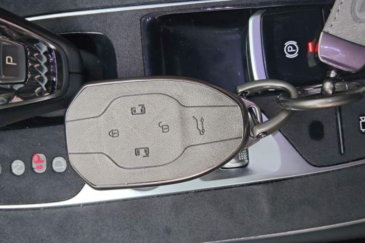 Used GAC Trumpchi GS8 2024 Linghang Series 2.0 TGDI Two-Wheel Drive Luxury Smart Connectivity Version Vehicle Key