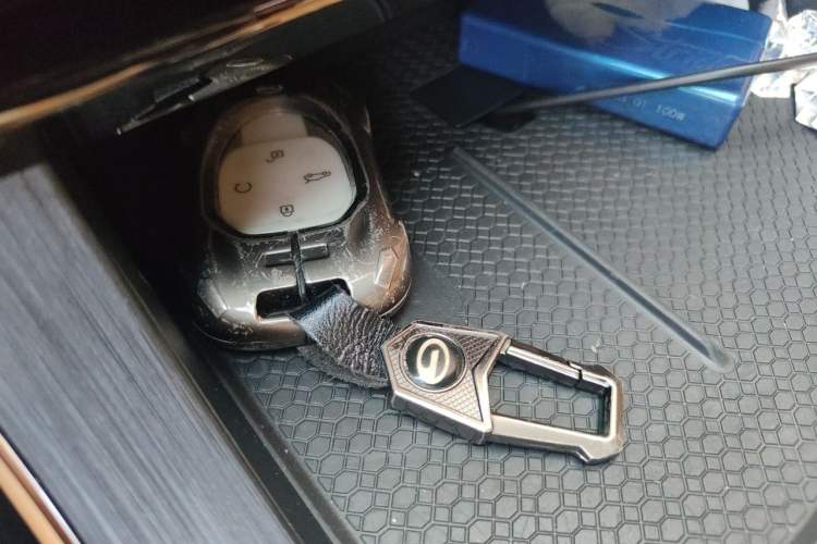 Used GAC Trumpchi GS8 2024 Dual-Motor Series 2.0TM Two-Wheel Drive Premium Edition Vehicle Key