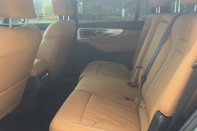 Used GAC Trumpchi GS8 2024 Linghang Series 2.0 TGDI Two-Wheel Drive Luxury Smart Connectivity Version Center Console